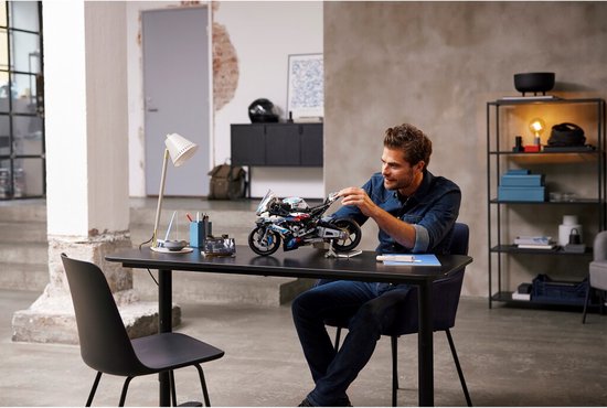LEGO Technic BMW M 1000 RR Motor - 42130