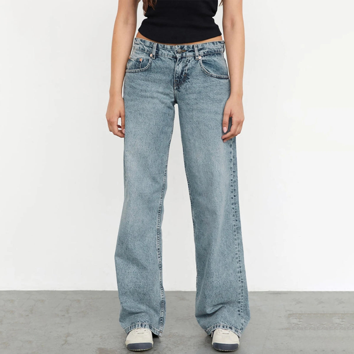 Amara™ Retro-Low Jeans