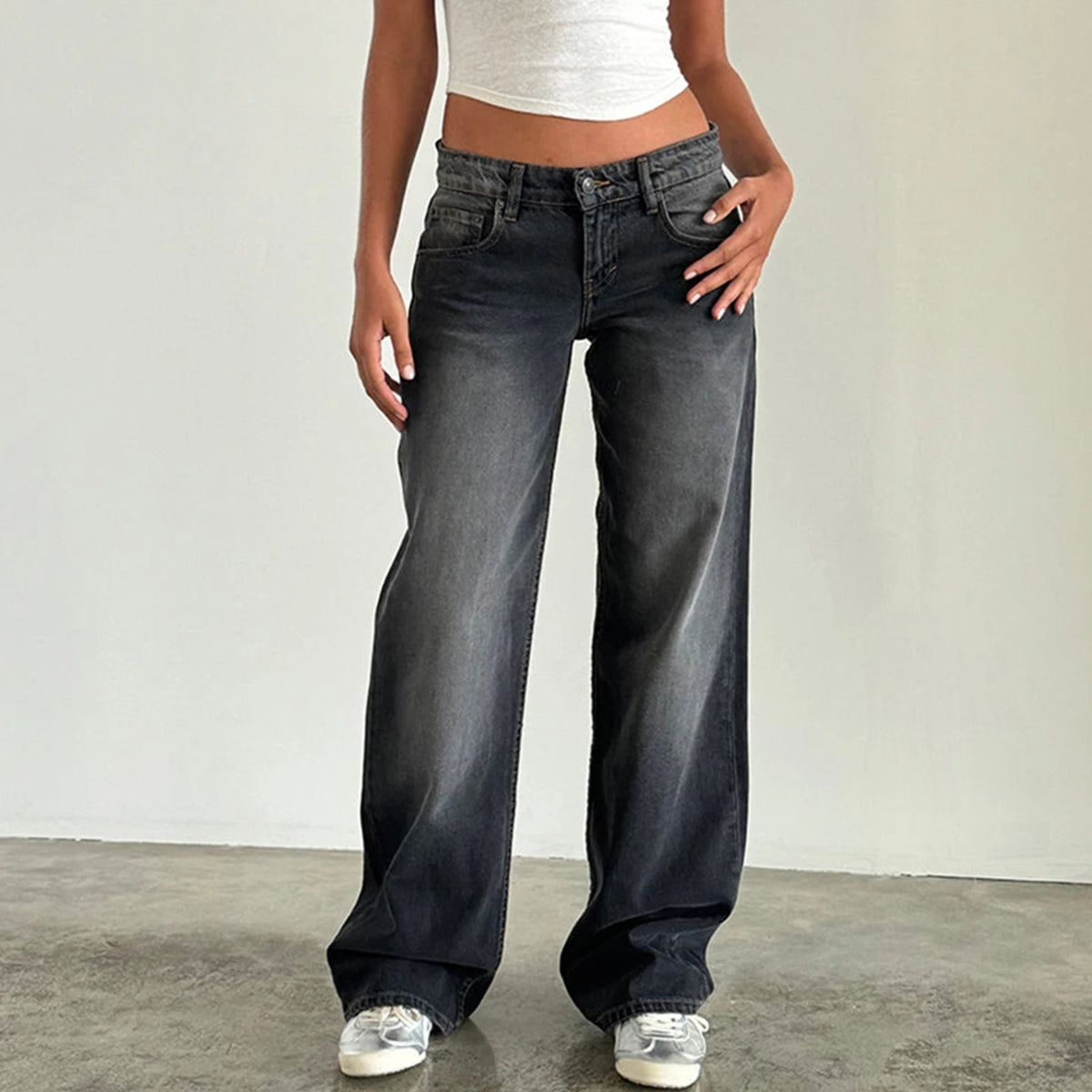 Amara™ Retro-Low Jeans