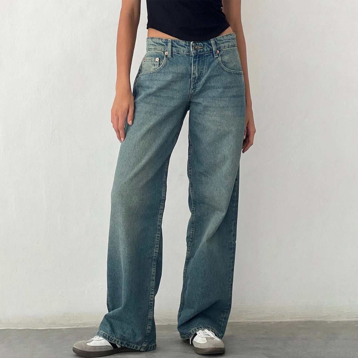Amara™ Retro-Low Jeans