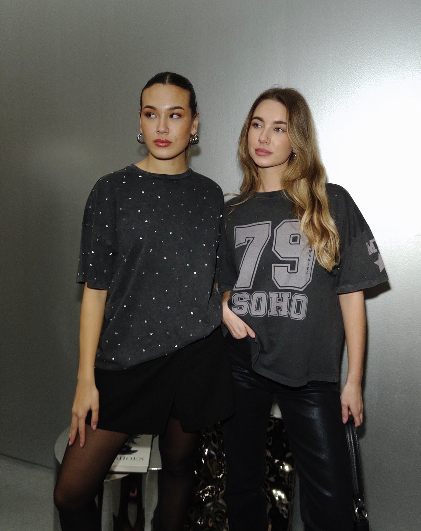 79 SOHO RHINESTONE OVERSIZED ACID TEE DONKERGRIJS