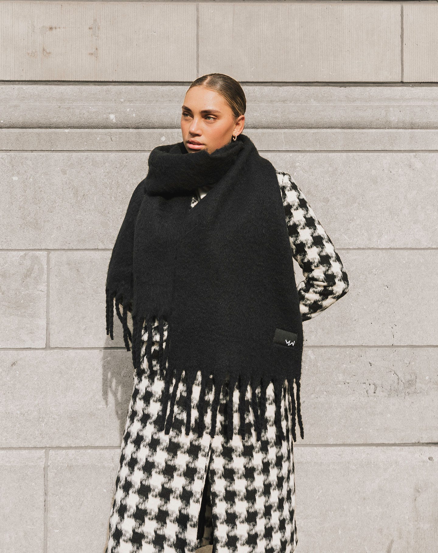 WOVEN SCARF ZWART